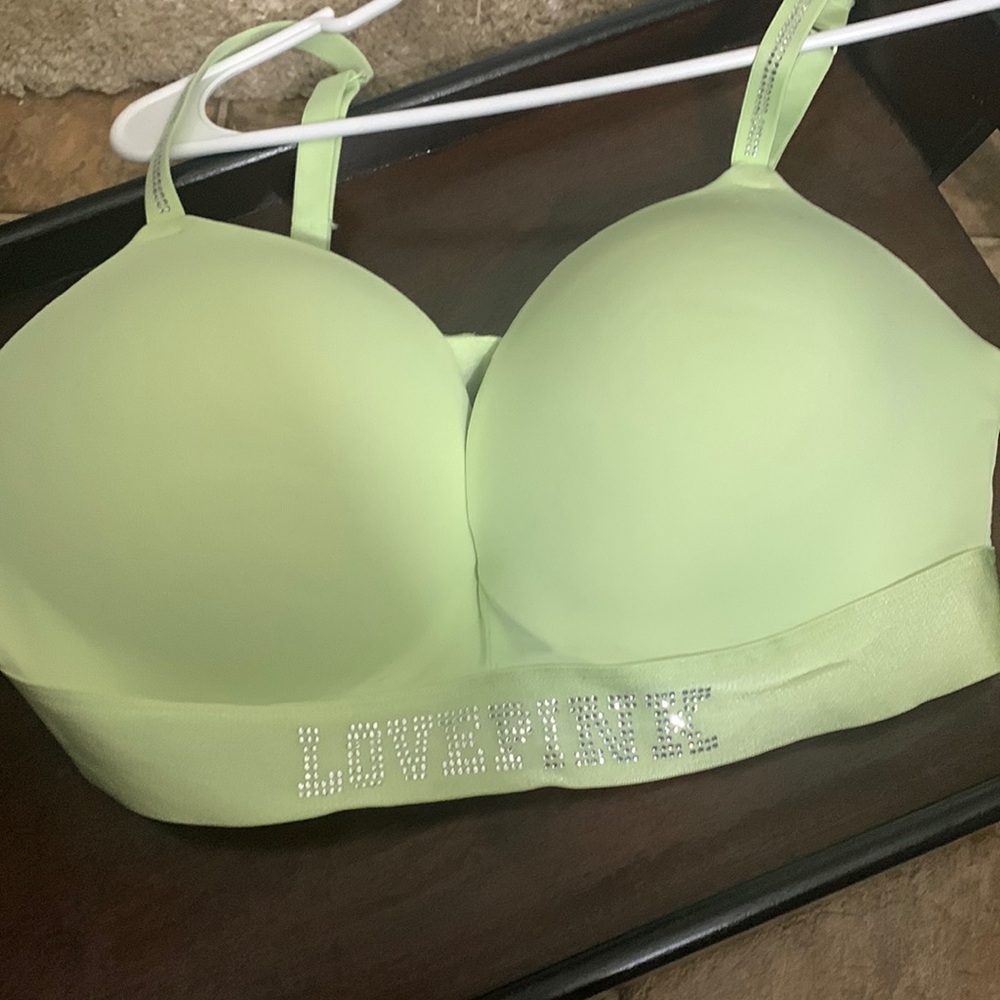I have a vs bra mint green 38 d nothing wrong great shape hi no wire